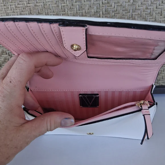 Victoria's Secret White Wristlet Clutch - Picture 6 of 9